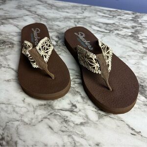 Sketchers Brown Yoga Foam Sandals Women’s Size 9